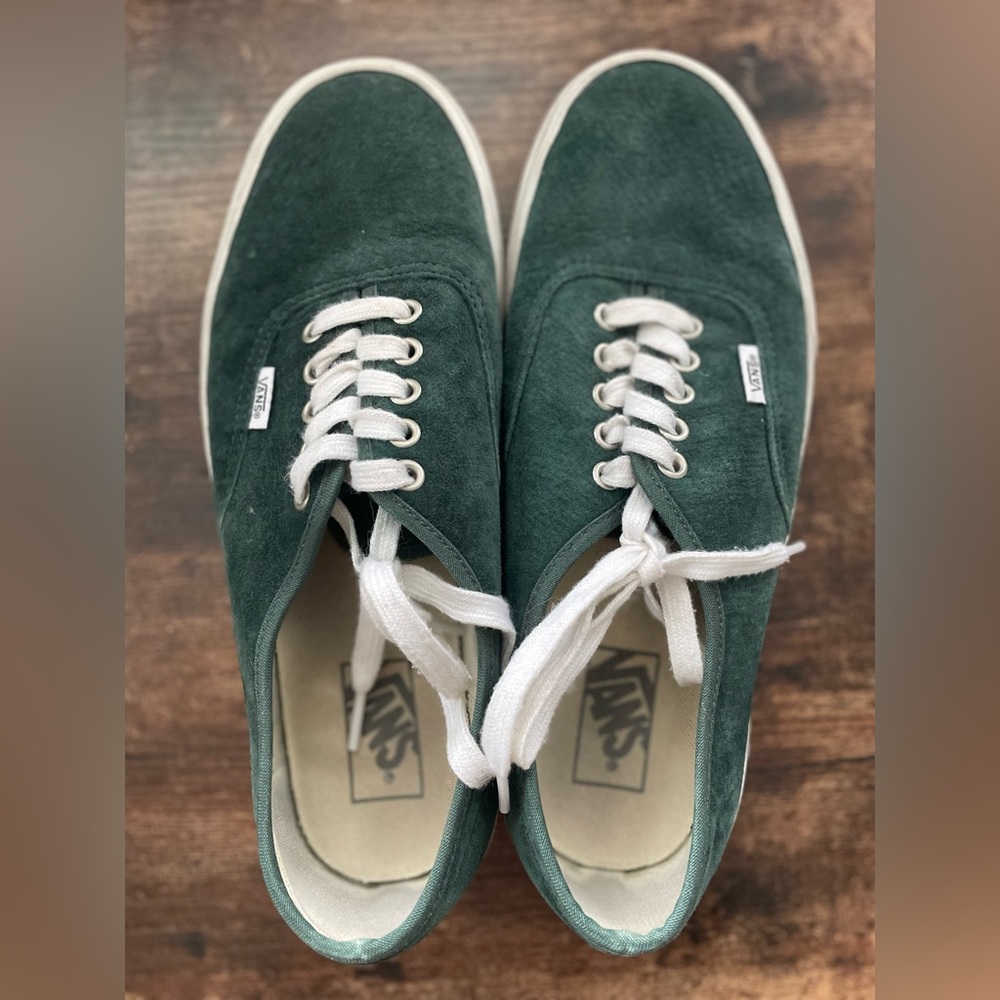 Unisex Vans, jungle green/dark blueish green, suede material, gently used